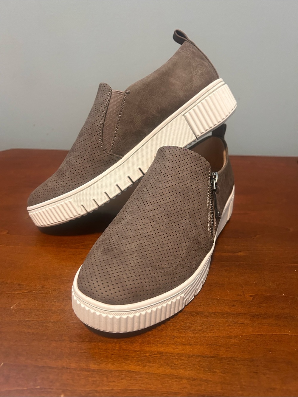 Soul Naturalizer Turner Slip-On Sneakers in Grey with Side Zip sneaker 7.5